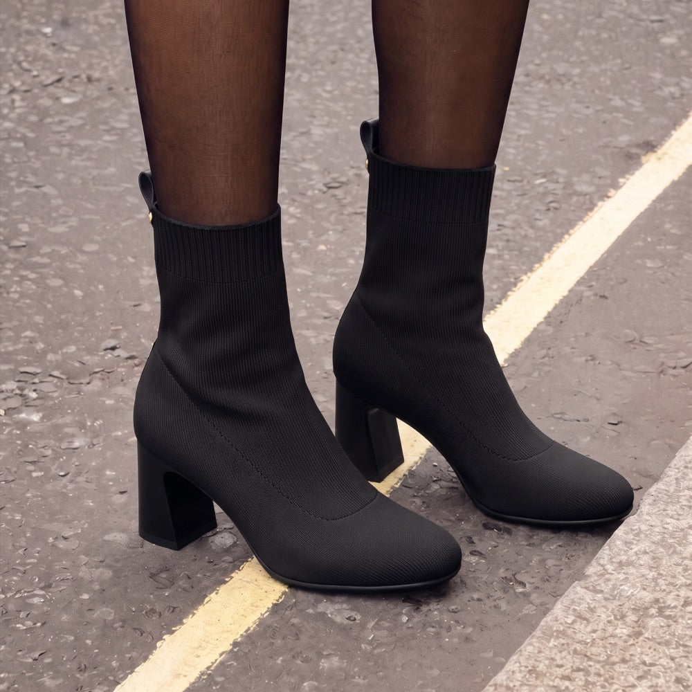 Snatched but Comfy Bootie in Midnight Black, Foto 4