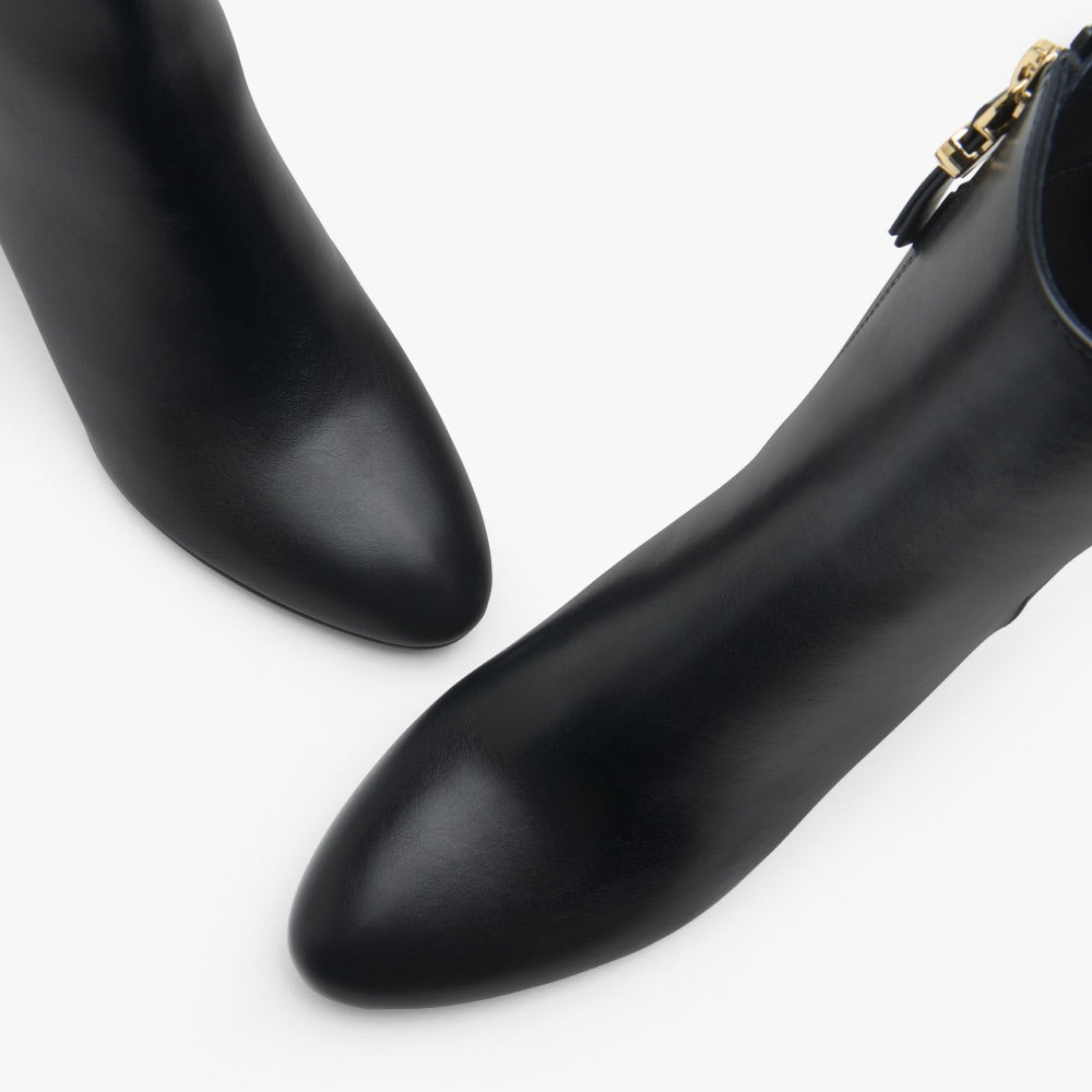 Snatched but Comfy Bootie in Shiny Black, Foto 5